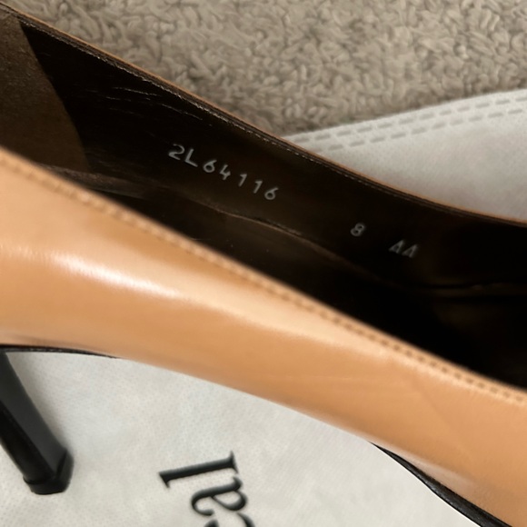 Stuart Weitzman round toe pumps • size 8 - Picture 3 of 7